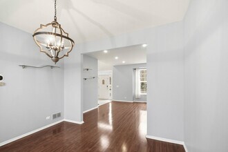 512 Normandy Ln in Port Barrington, IL - Building Photo - Building Photo