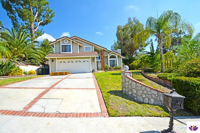 23935 Ingomar St in Canoga Park, CA - Building Photo - Building Photo