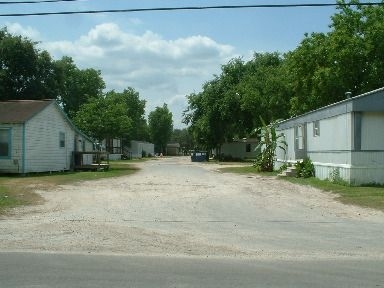 2406 Horn Rd in Bay City, TX - Building Photo