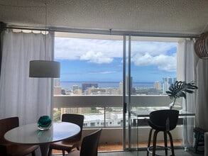1212 Punahou St, Unit 3207 in Honolulu, HI - Foto de edificio - Building Photo