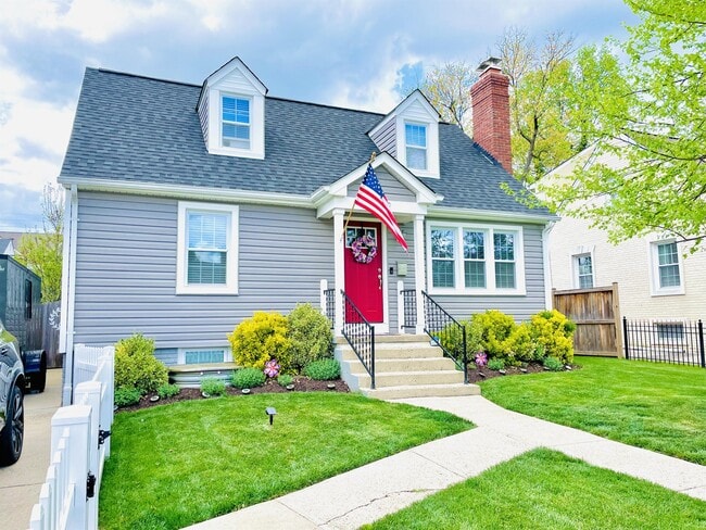 2902 Meadow Ln in Falls Church, VA - Building Photo - Building Photo