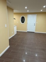 5 View Ct in Centereach, NY - Building Photo