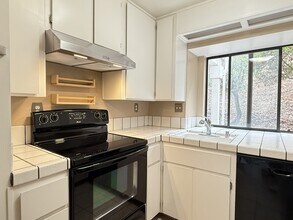 77 Village Cir in San Rafael, CA - Building Photo - Building Photo