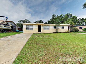 651 12th Ave N in Safety Harbor, FL - Building Photo