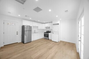 308 N Catalina Ave in Redondo Beach, CA - Building Photo