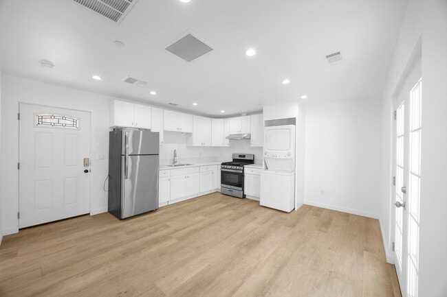 property at 308 N Catalina Ave