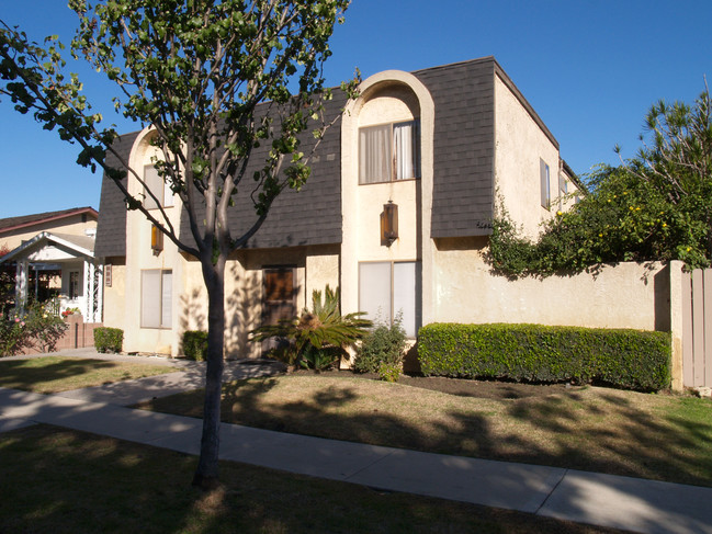 3701-3707 Howard Ave in Los Alamitos, CA - Foto de edificio - Building Photo