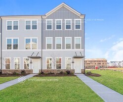 4377 Johnston Oehler Rd in Charlotte, NC - Building Photo