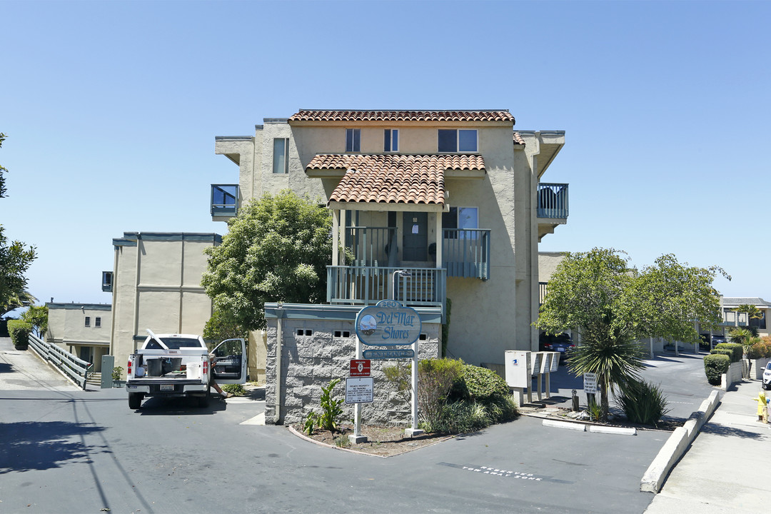 260 Rio del Mar Blvd in Aptos, CA - Building Photo