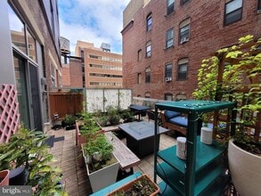 1101 Locust St in Philadelphia, PA - Building Photo - Building Photo