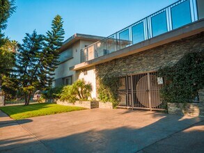 1863 10th St. in Santa Monica, CA - Building Photo - Building Photo