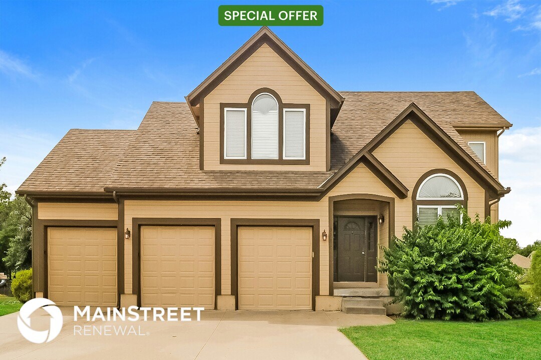 3116 SW Tiara Ln in Lee's Summit, MO - Building Photo