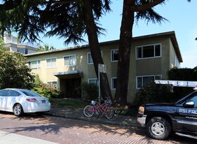 2035 W 3rd Ave in Vancouver, BC - Building Photo