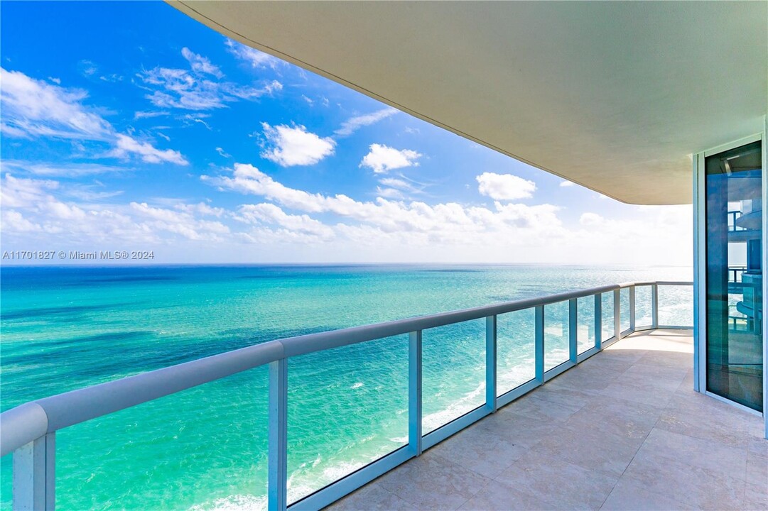 6365 Collins Ave, Unit 4201 in Miami, FL - Building Photo