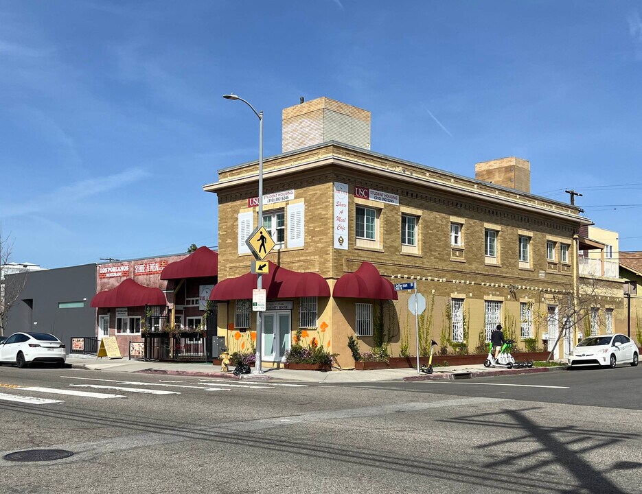 1431 W Jefferson Blvd in Los Angeles, CA - Building Photo