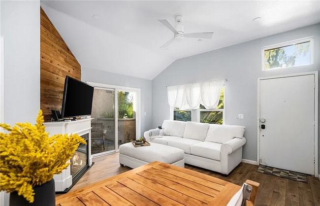 1062 Calle Del Cerro in San Clemente, CA - Foto de edificio - Building Photo
