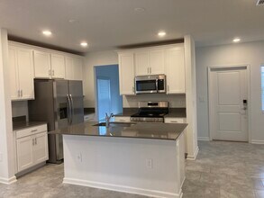 6188 Shavasana Rd in Clermont, FL - Foto de edificio - Building Photo