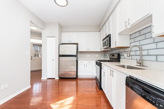 2874 Vernal Ln in Naperville, IL - Building Photo - Building Photo