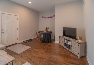 859 N Marshfield Ave in Chicago, IL - Building Photo - Building Photo