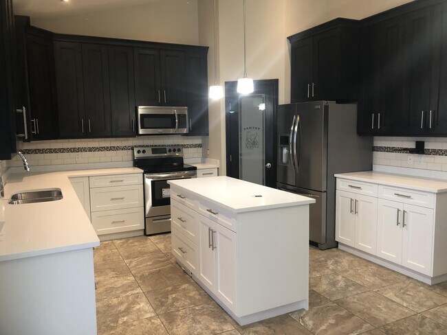 10704-10109 109 St in Fort St John, BC - Building Photo - Building Photo