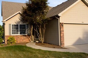 1634 Frontier Dr in Normal, IL - Building Photo