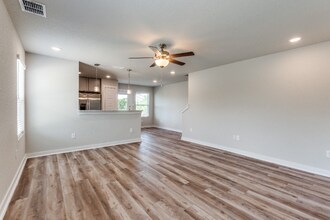721-733 Ryan Xing in San Antonio, TX - Building Photo - Building Photo