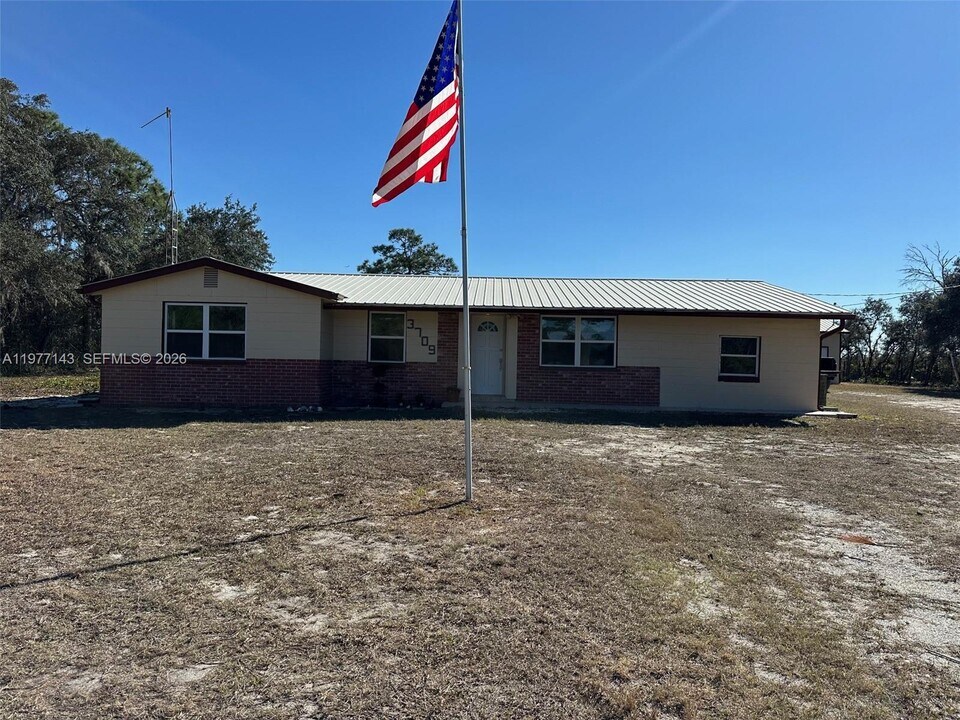 3709 Grand Concourse in Sebring, FL - Building Photo