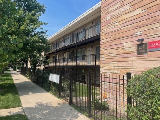 property at 4801 N Ridgeway Ave