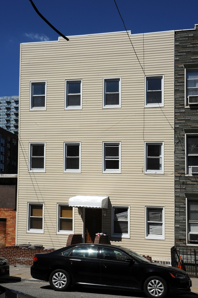 533 47th Rd in Long Island City, NY - Building Photo - Building Photo