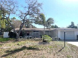 7464 Cass Cir in Sarasota, FL - Building Photo