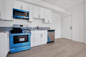 8802 Van Nuys Blvd in Panorama City, CA - Foto de edificio - Building Photo