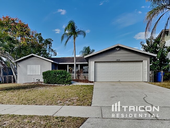 1924 Derbywood Dr in Brandon, FL - Building Photo - Building Photo