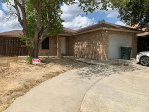 3904 Los Presidentes Ave in Laredo, TX - Building Photo - Building Photo