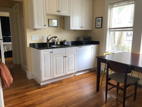 38 Grossman St, Unit 1R in Quincy, MA - Building Photo - Building Photo
