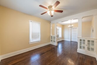 839 W Russell Pl in San Antonio, TX - Building Photo - Building Photo