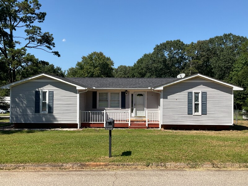 220 Larchwood Dr in Simpsonville, SC - Building Photo