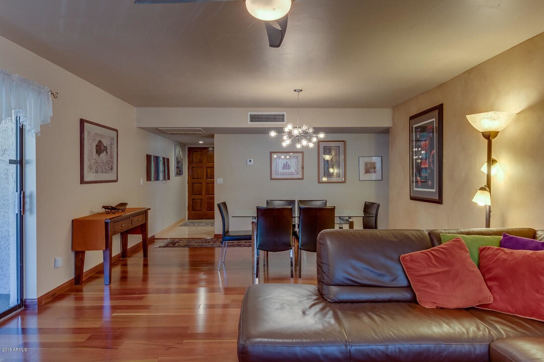 5110 N 31st Way-Unit -325 in Phoenix, AZ - Building Photo
