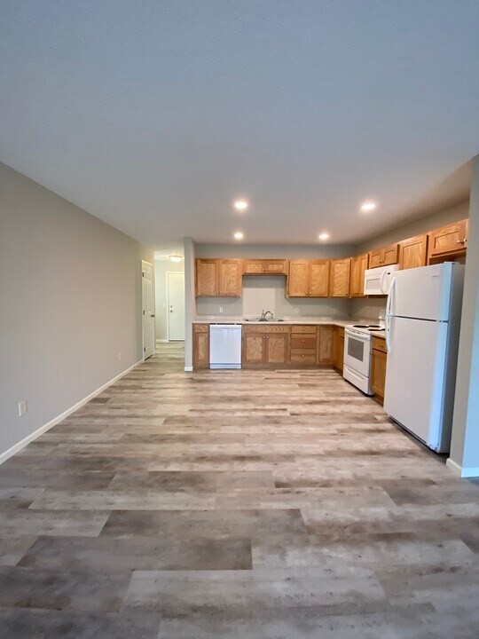 1551 Gunston Dr in New Richmond, WI - Building Photo