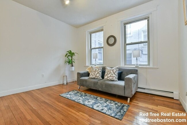 1673 Commonwealth Ave, Unit 22 in Boston, MA - Foto de edificio - Building Photo