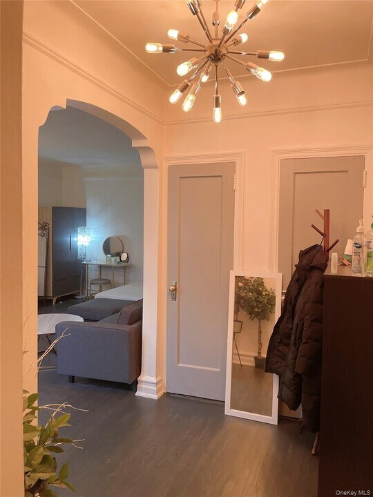 110-21 73rd Rd in Queens, NY - Building Photo