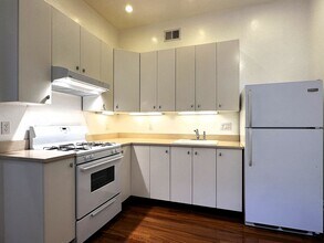 501 Bartlett St-Unit -Apartment 503 in San Francisco, CA - Building Photo - Building Photo