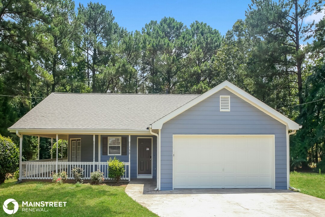 130 Saratoga Ct in Covington, GA - Foto de edificio