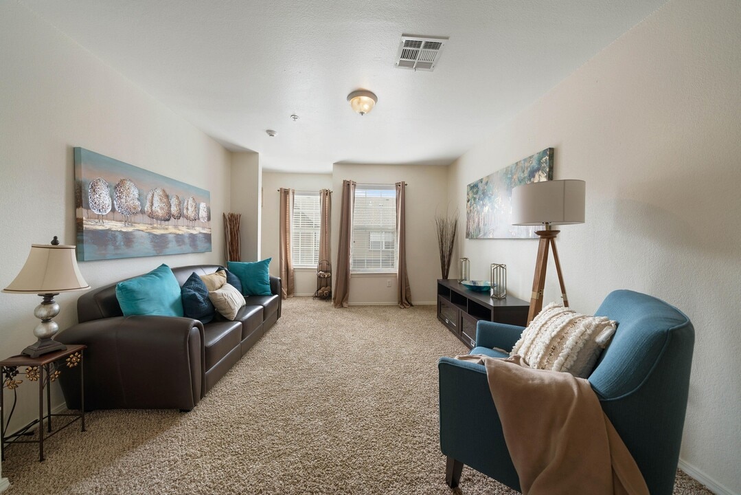 The Bristol in Lawton, OK - Building Photo