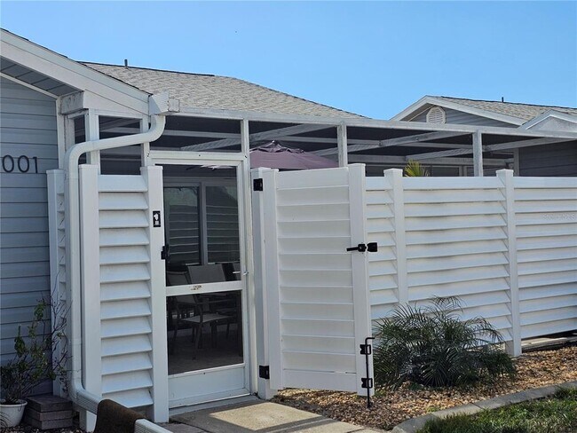 3300 Loveland Blvd in Port Charlotte, FL - Building Photo - Building Photo