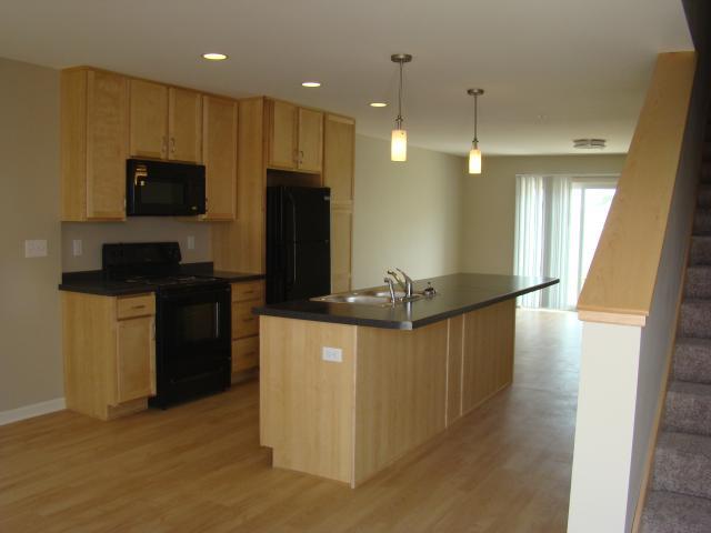 Minot Place Rowhomes in Minot, ND - Building Photo