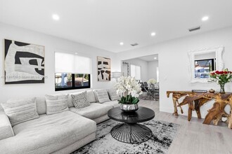 3018 SW 25th Ter-Unit -3018 in Miami, FL - Foto de edificio - Building Photo