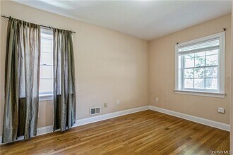 39 Croydon Rd in Yonkers, NY - Building Photo - Building Photo