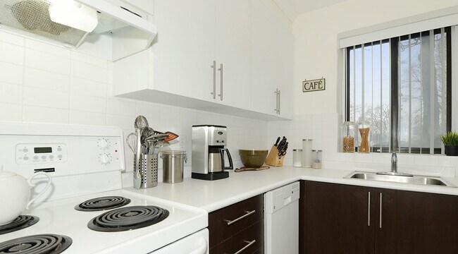 501 Mt Pleasant Rd in Toronto, ON - Building Photo - Building Photo