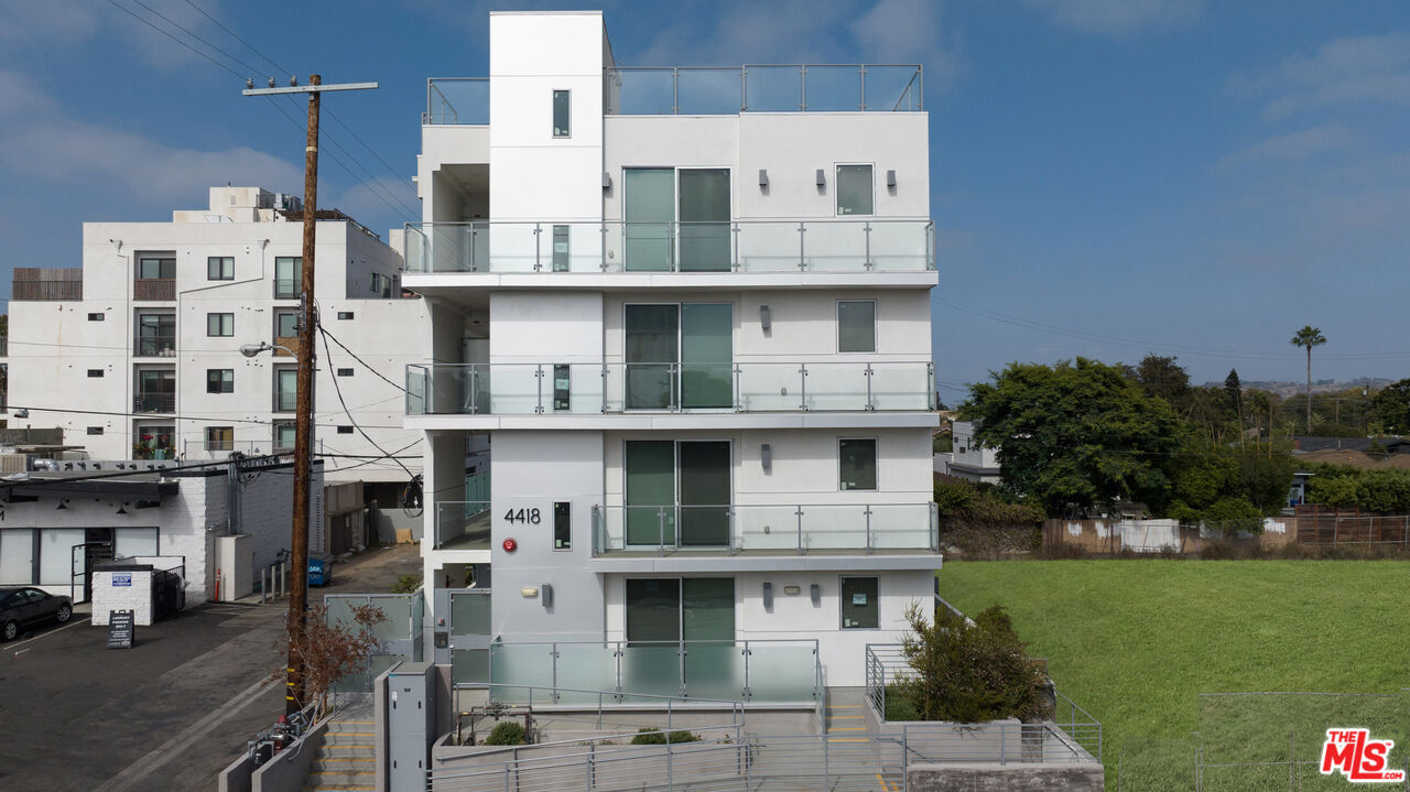 4418 S Slauson Ave in Los Angeles, CA - Building Photo
