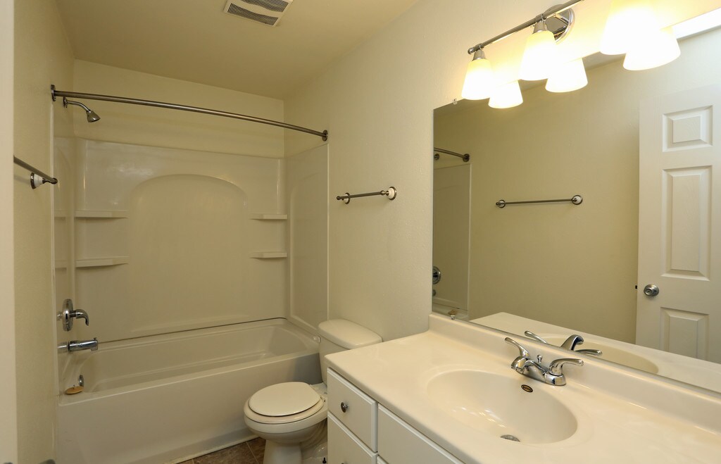 Village Green East Apartments in Janesville, WI